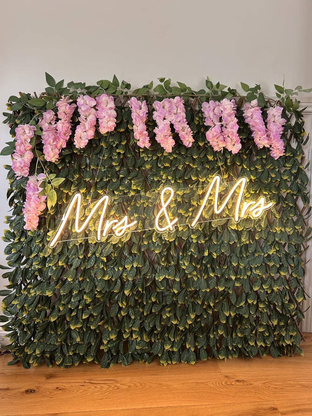 Mrs & Mrs Neon Sign